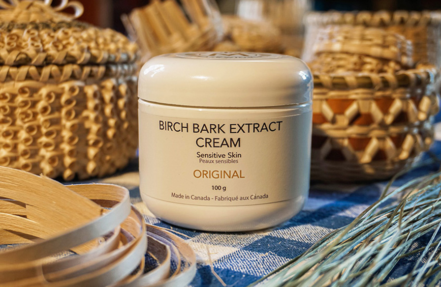 A container of birch bark extract skincare from Maskwiomin.