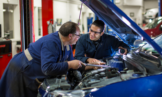 Photo Syrian refugee Fadi, during a four-week automotive  program for refugees