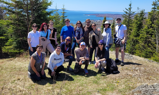 Photo of the 2022 Reporting in Mi’kma’ki class in Eskasoni, with community members. Photo credit: George Paul