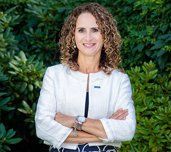 A smiling image of Glenda Barrett.